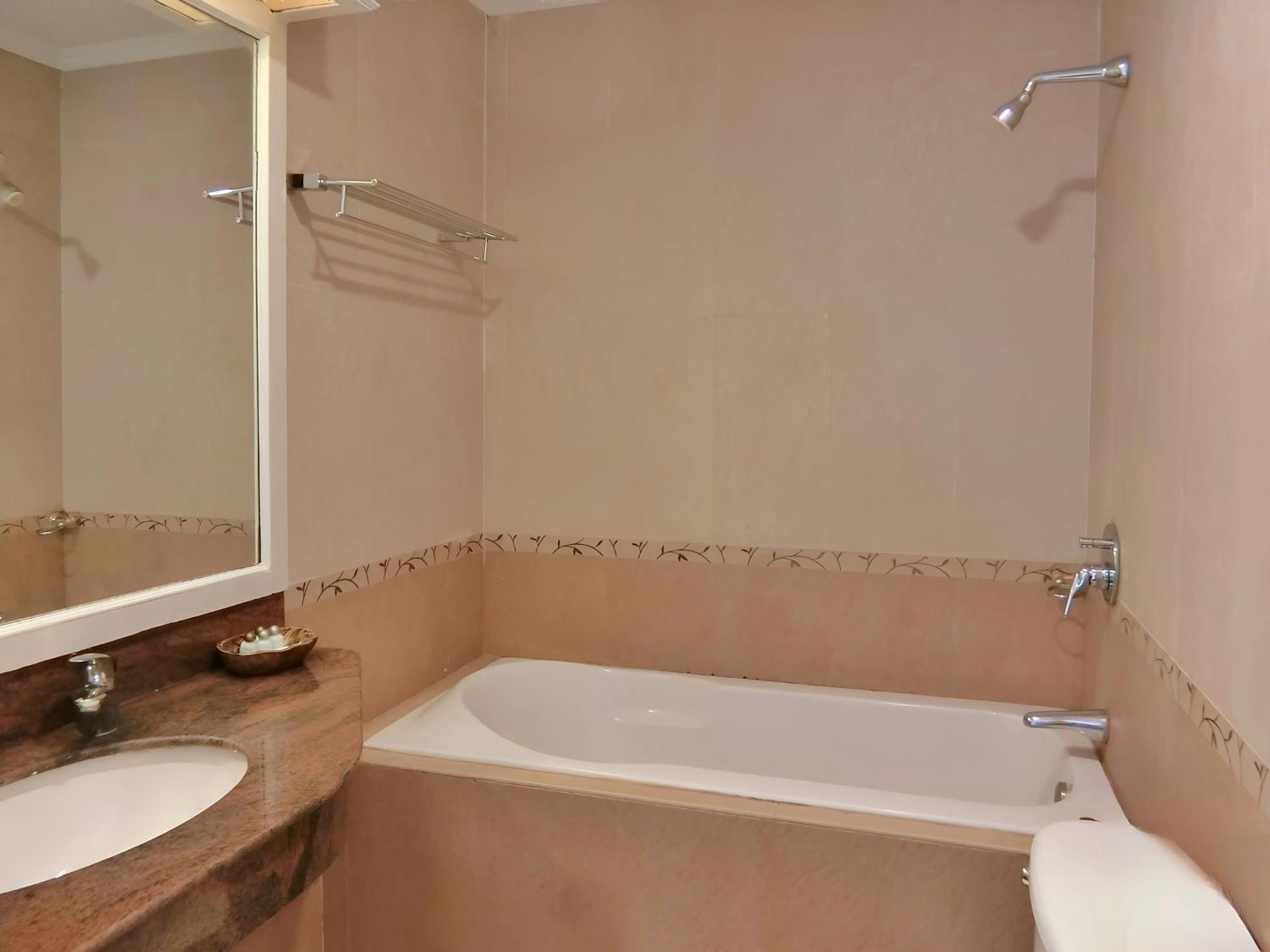 Sira Boutique Residence - Newly Renovated Patong ภายนอก รูปภาพ